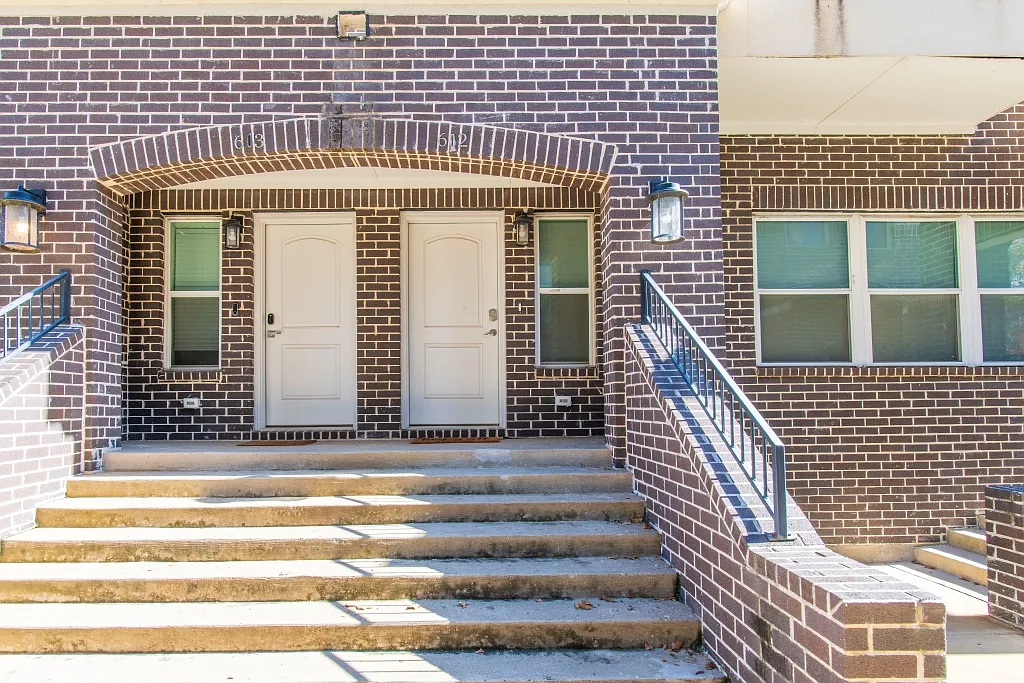 3 bed, 1839 sqft, $2,995 — Photo 2