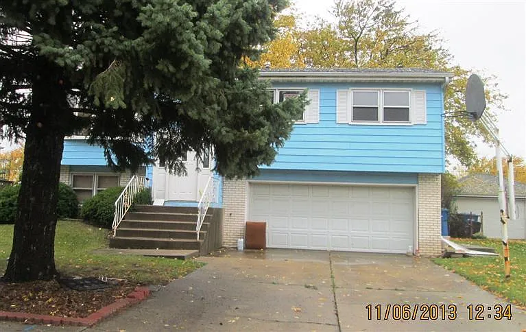 830 Harrison Ave photo 1