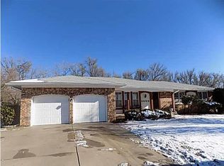 3800 N Parkwood Ln, Wichita, KS 67220