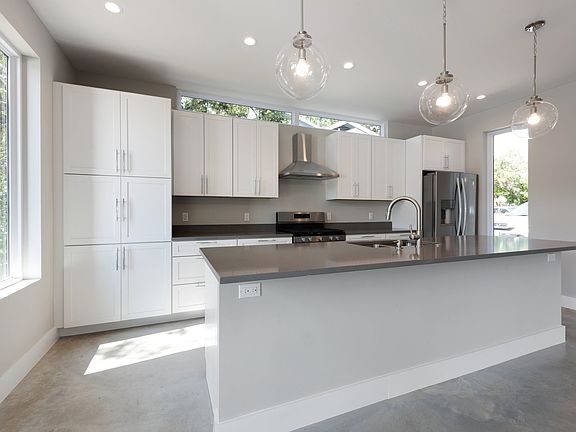 3rd image of 3107 Walling Dr