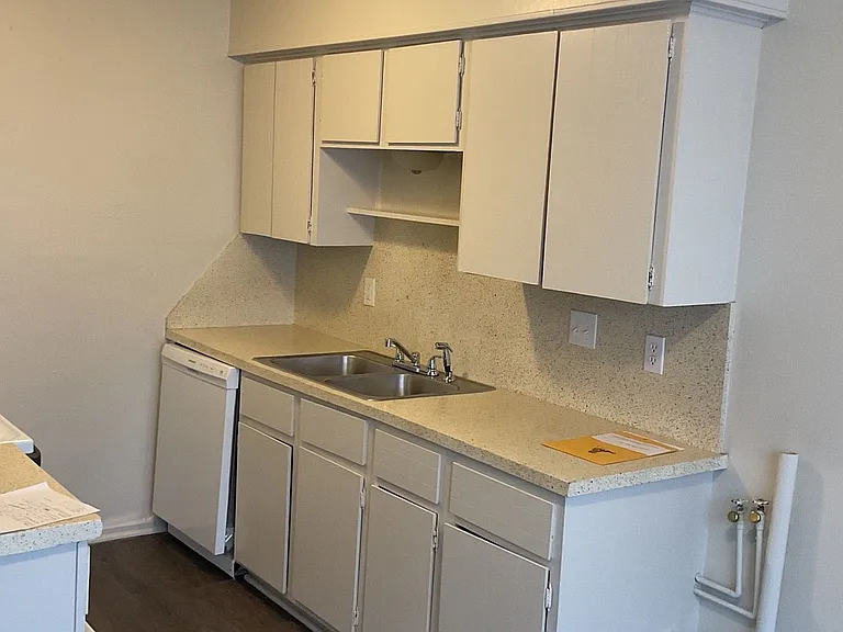 210 Old Tyler Rd #10 — Photo 6