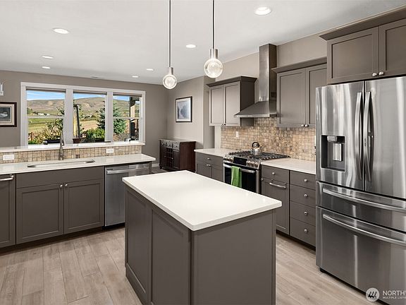 5th image of 150 Stonegate Drive