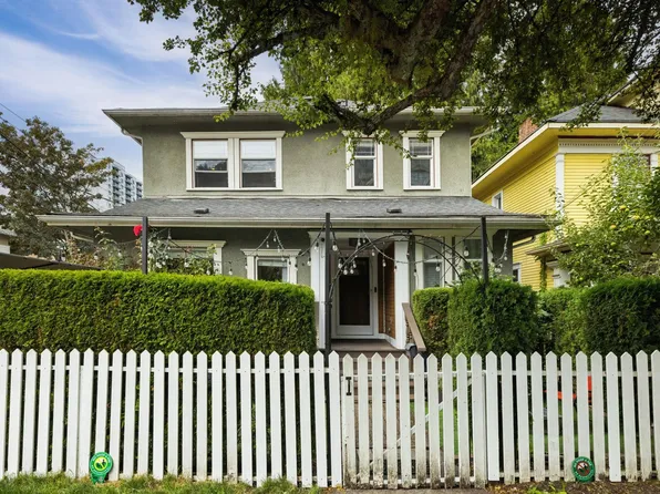 971 Nicola St, Vancouver, BC V6G 2C7