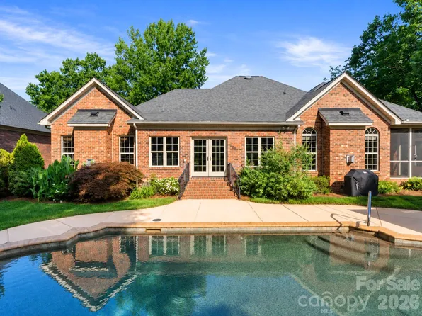 526 Ballymote Ct, Matthews, NC 28104
