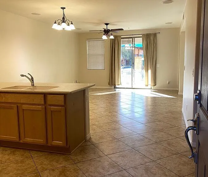 2130 W Hunter Ct #141 — Photo 3