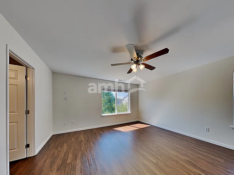 9510 187th St E — Photo 11