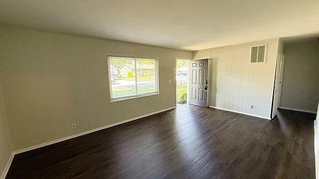 3 bed, 1.0 bath, 1073 sqft, $1,395 — Photo 3