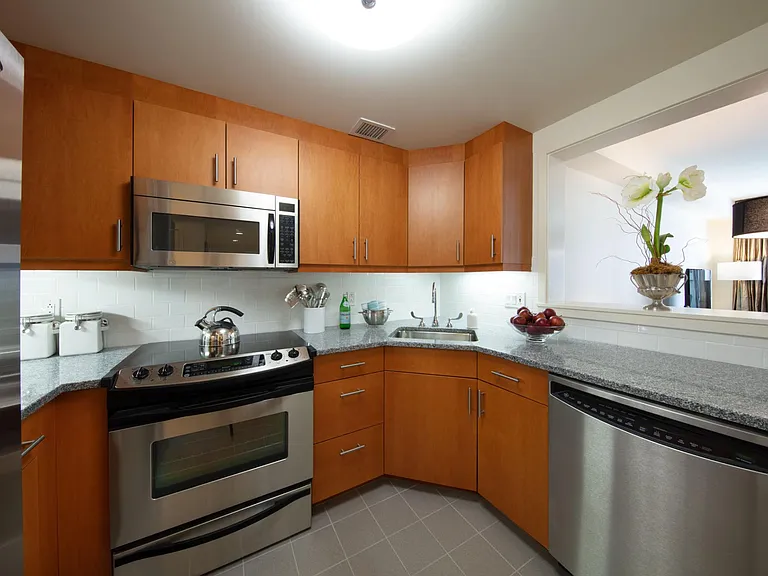 The Colonnade Residences — Photo 12