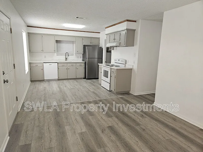 3 bed, 2.0 bath, 1000 sqft, $1,400 — Photo 2
