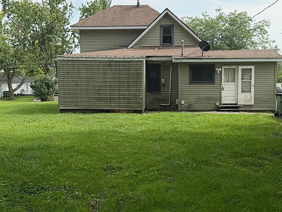 4th image of 832 W 4th St