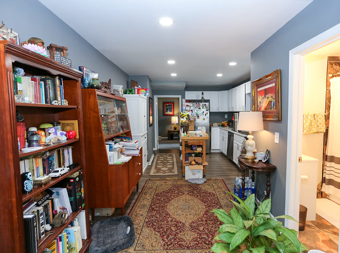 Charming 2-Bed with Garage Option, Hardwood Floors & Courtyard Oasis 539 Jefferson Ave, Reading — Photo 4