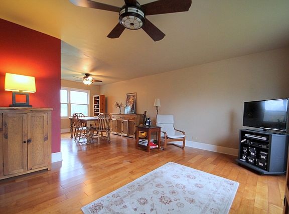 3rd image of 19 Montgomery Ln