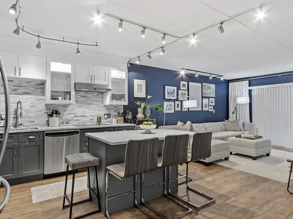 85 Commons Dr Unit 110, Shrewsbury, MA 01545