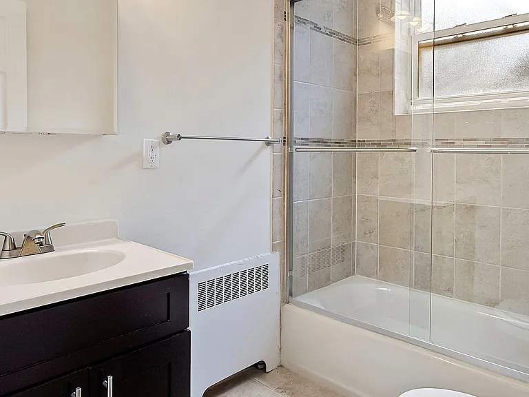 188 Bellevue Ave Apartments — Photo 11