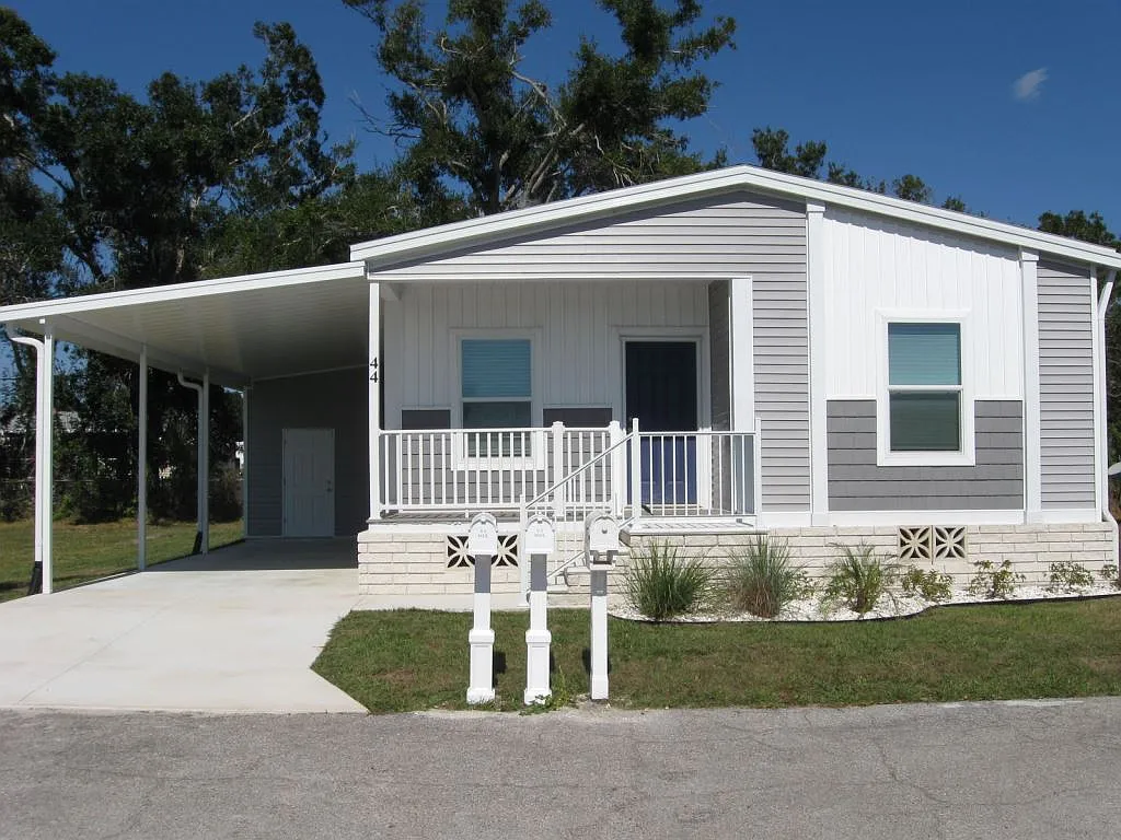 3 bed, 2.0 bath, 1251 sqft, $1,399 — Photo 2