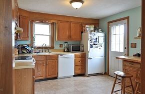 Eat-In Kitchen~moveable island