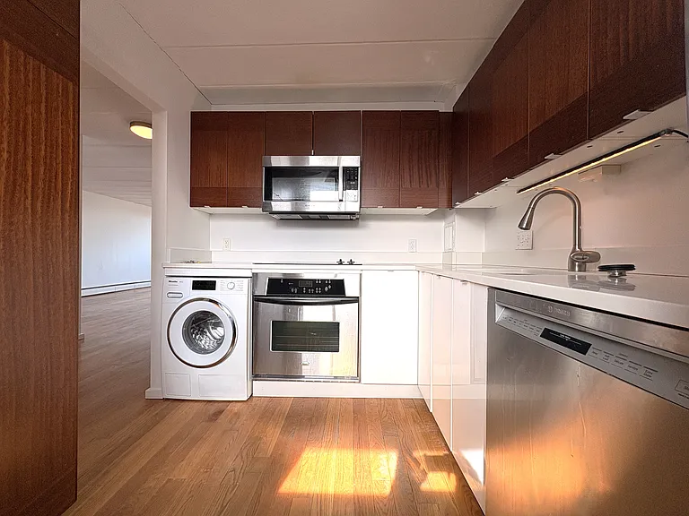 345 Harvard St #4E — Photo 10
