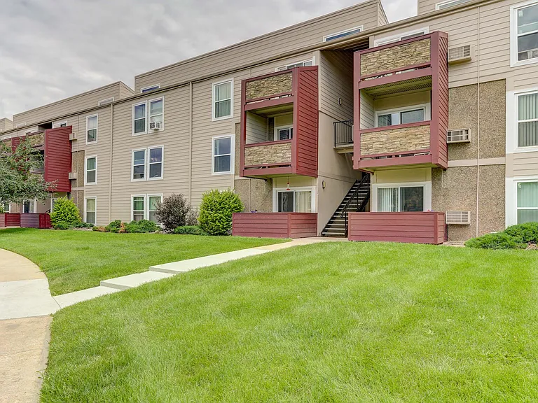 Summit View Village Apartments — Photo 13