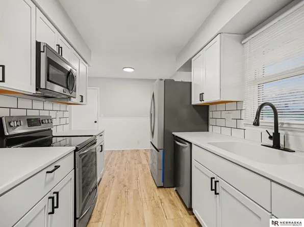 108 Hillside Dr, Bellevue, NE 68005