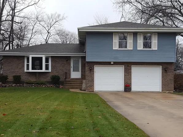 717 Plentywood Ln, Bensenville, IL 60106