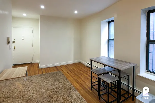 Rented by REZI | media 27