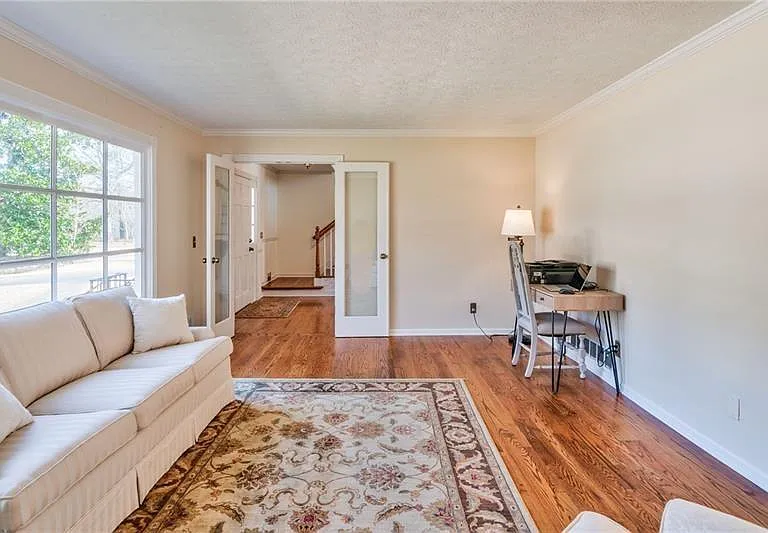 4010 Mansion Dr — Photo 6