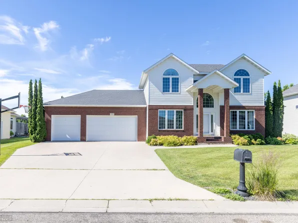 289 44th Ave S, Moorhead, MN 56560