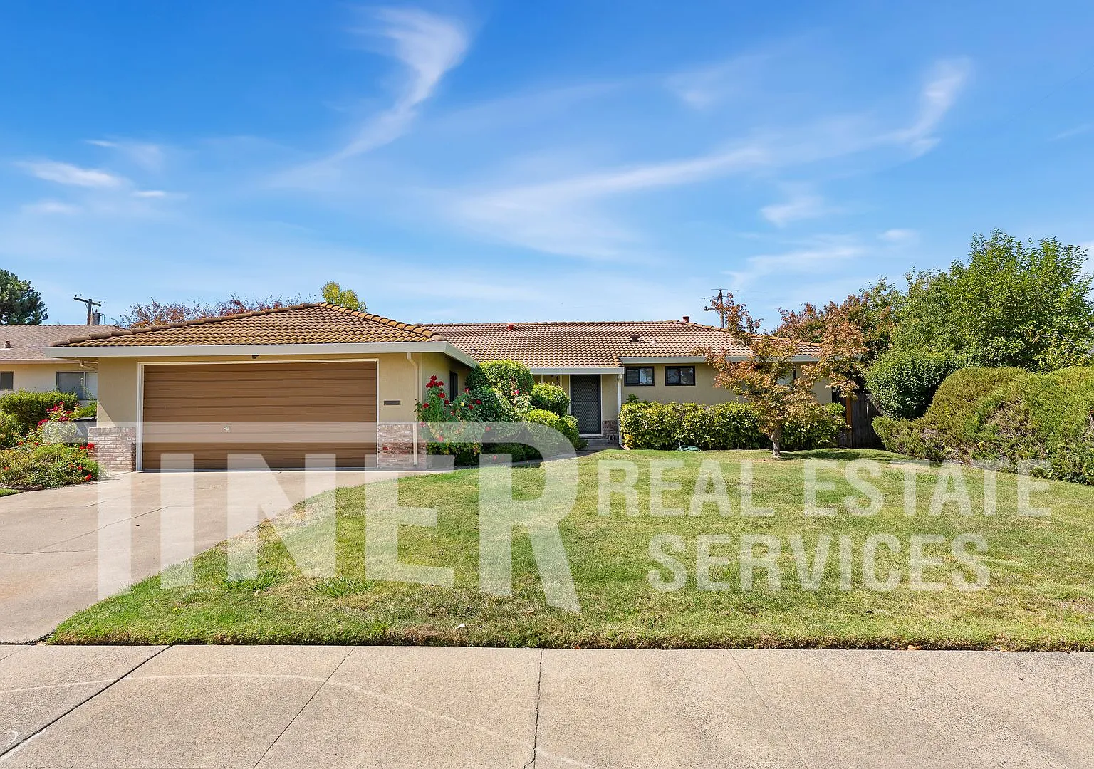 7304 Idle Wild Way - Tier 2 - Mid-Century Character in South Land Park Hills — Photo 1
