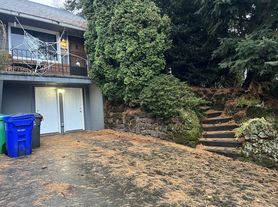 East Burnside 3-Plex - 6112 Downstairs