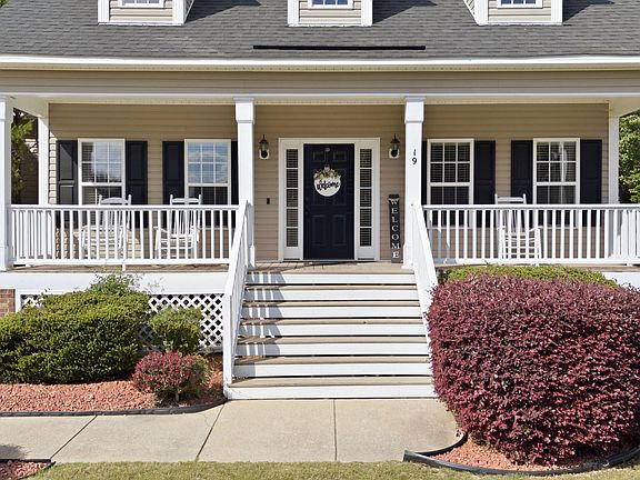 3rd image of 19 Portsmouth Island Dr