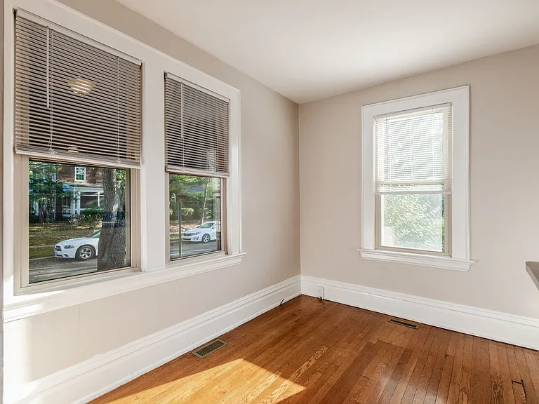 526 S Drexel Ave — Photo 5