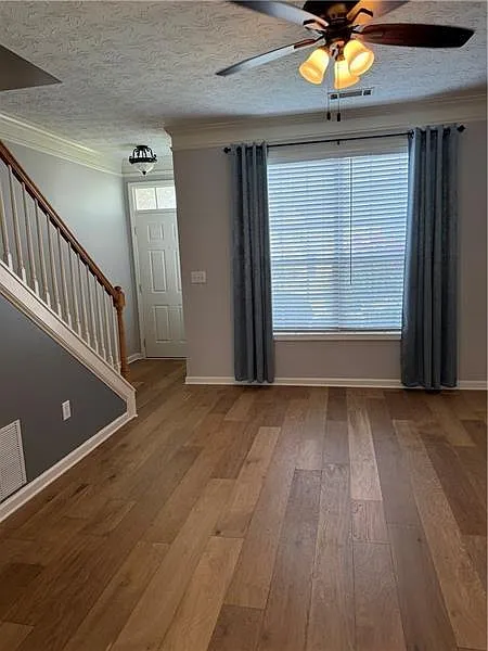 3 bed, 2.5 bath, 1957 sqft, $2,800 — Photo 3