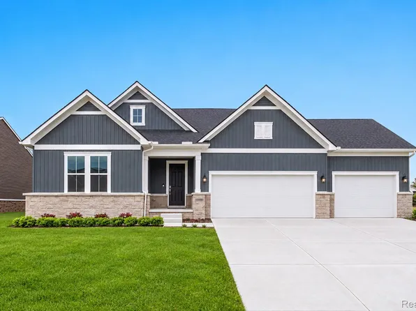 50649 Crusader Dr, Macomb, MI 48044