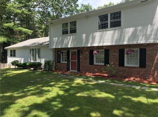 27 Wisteria Dr, Coventry, RI 02816