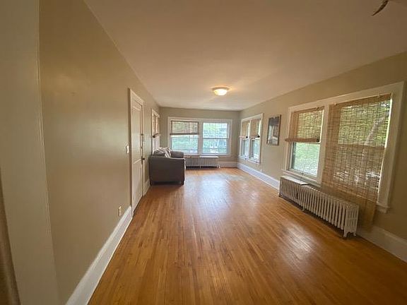 3rd image of 420 8th St SE Unit 2