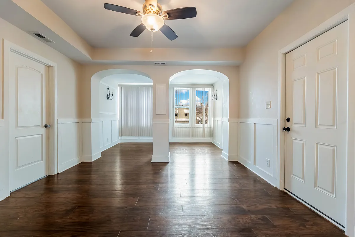 Building Photo - 9645 S Avenue L #2F