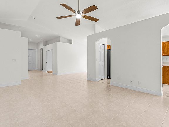 4th image of 8584 San Andros