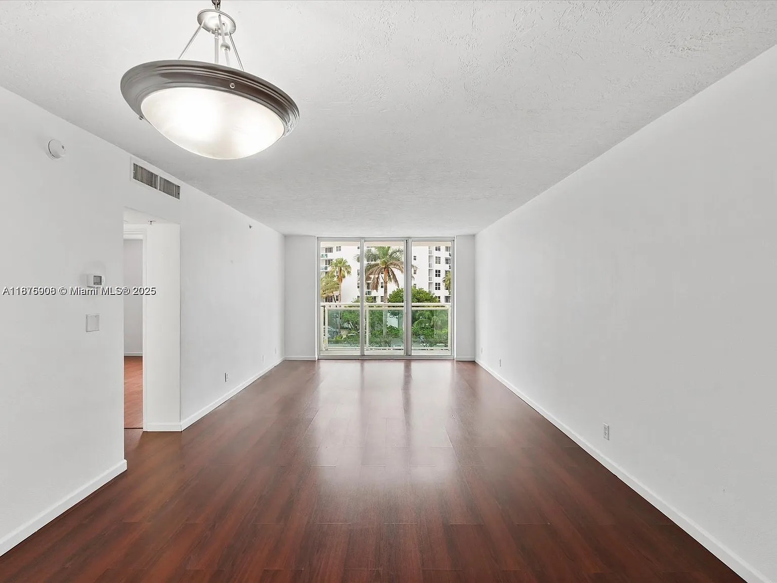 1 bed, 1.5 bath, 1016 sqft, $2,150 — Photo 4