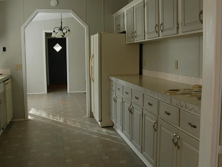 114 Clopton Dr — Photo 3
