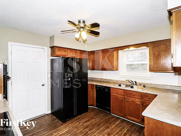 8117 S Regis Pl — Photo 8