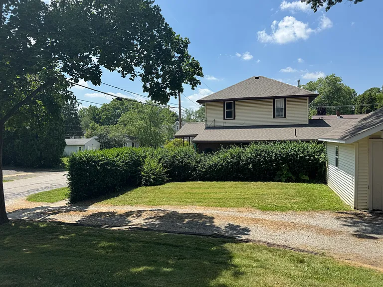 160 Fairview Ave — Photo 2