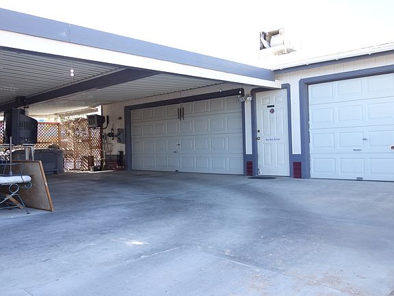 Huge Garage!!