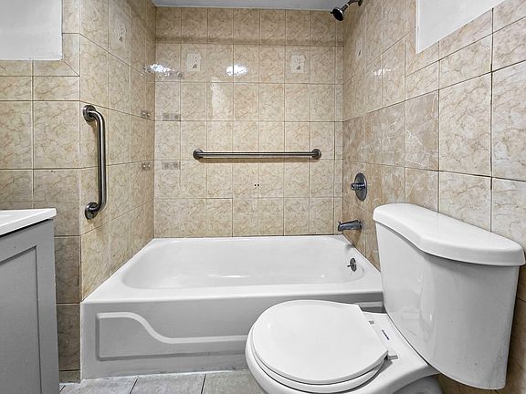 5th image of 70 Rockaway Ave #1
