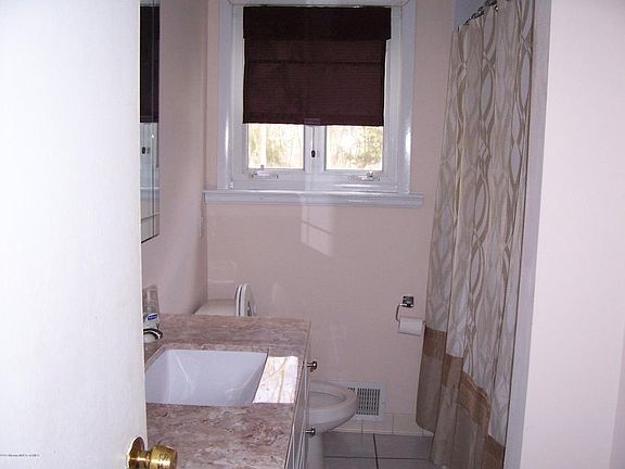 5th image of 358 Stuart Ave
