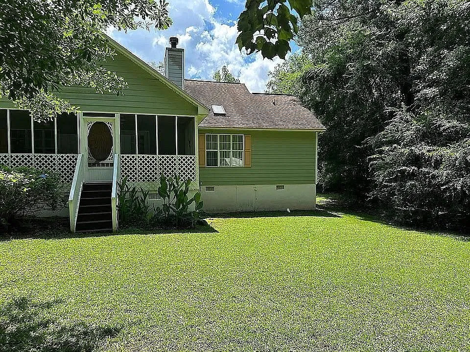 3 bed, 1817 sqft, $1,330 — Photo 2