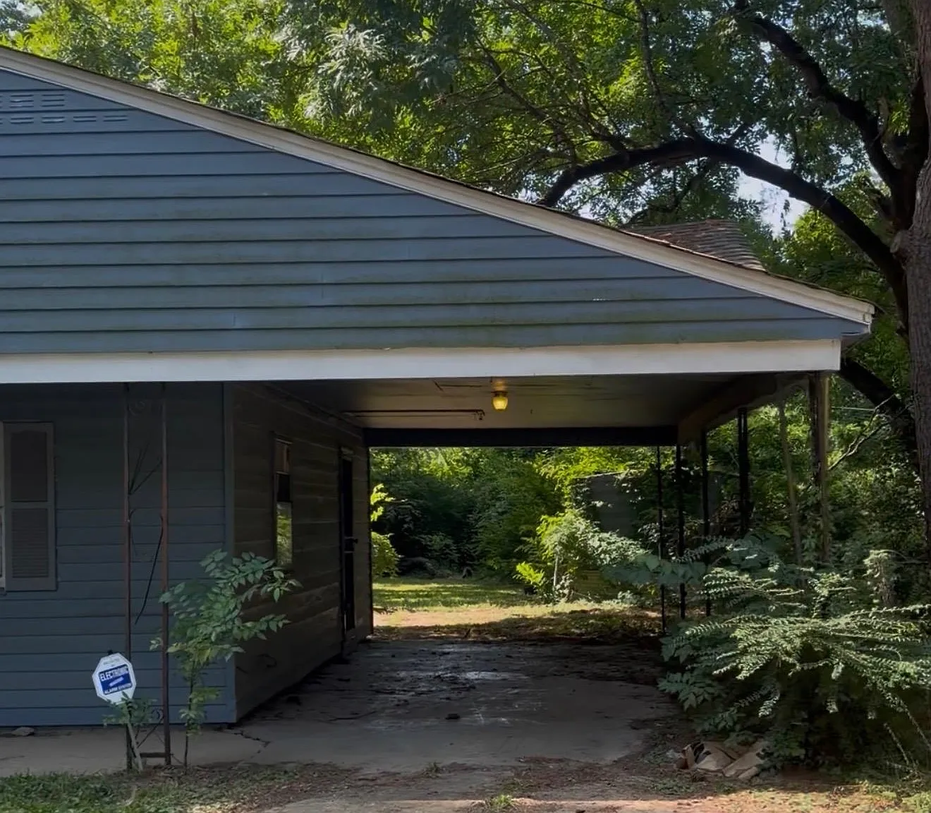 3 bed, 1.0 bath, 1052 sqft, $1,570 — Photo 3