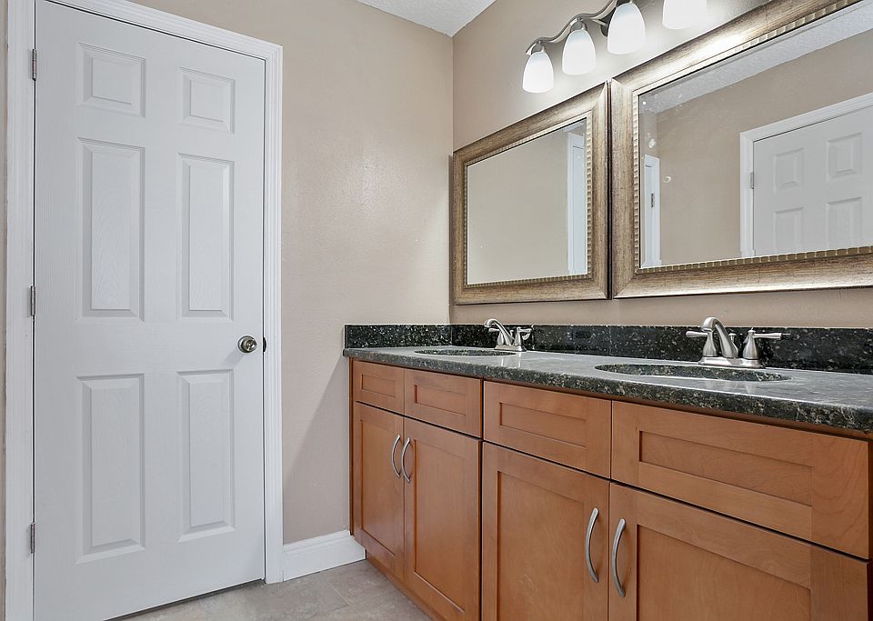 1st image of 184 Seabreeze Cir