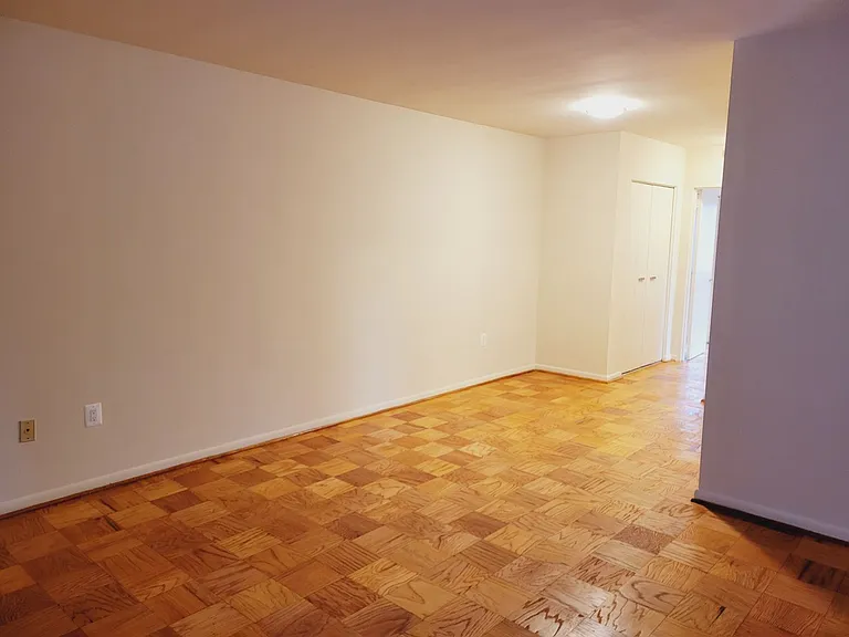 Twelve Oaks Apartments — Photo 14