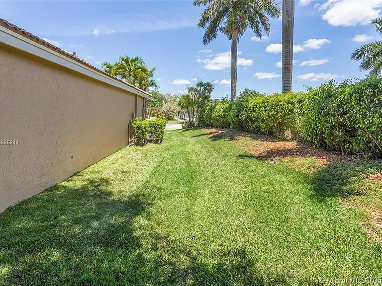 1547 Zenith Way — Photo 8