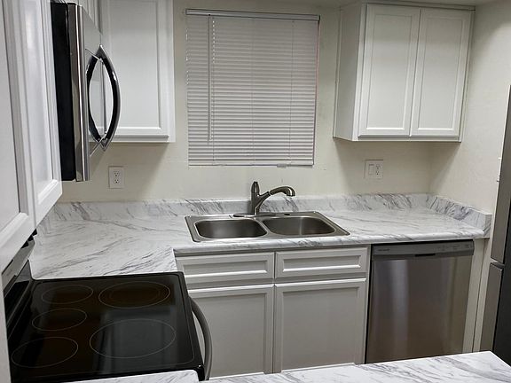 5th image of 419 E Washington Ave Unit B